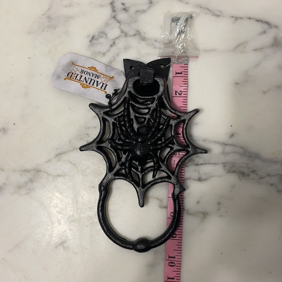 HAUNTED MANOR Wrought Iron Spiderweb door knocker - Picture 4 of 4